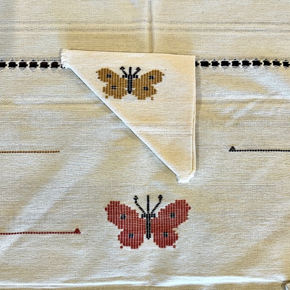 Vintage Butterfly Needlepoint Handmade Table Cloth and 6 Napkins - Picture 3 of 6